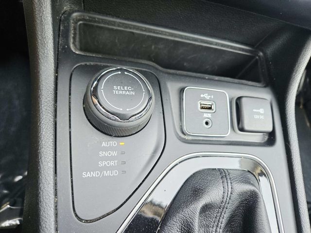 Used 2021 Jeep Cherokee Limited AWD/4WD image 27