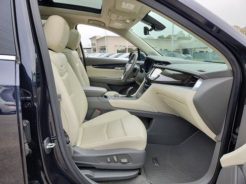 Used 2021 Cadillac XT6 Premium Luxury image 20