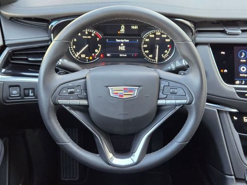 New 2025 Cadillac XT6 Luxury image 15