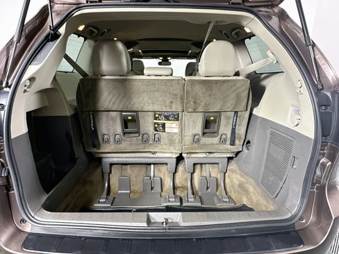 Used 2018 Toyota Sienna XLE FWD image 31