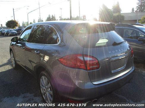 Used 2011 Porsche Cayenne Turbo image 5