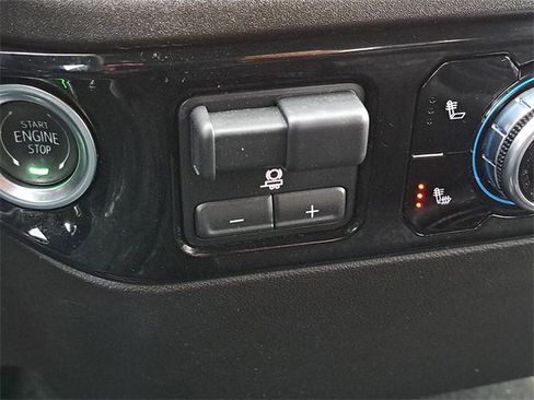 Used 2025 GMC Sierra 1500 SLT image 16