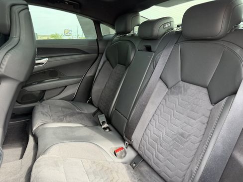 Used 2022 Audi e-tron GT Premium Plus image 38