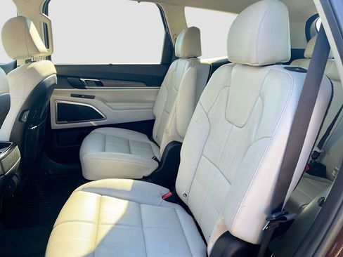 Used 2022 Kia Telluride EX w/ EX Premium Package image 25
