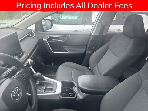 Used 2025 Toyota RAV4 XLE FWD image 9