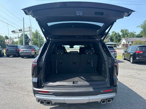 Used 2026 Chevrolet Traverse LT w/ Driver Confidence Package AWD/4WD image 8
