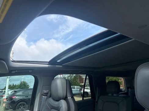 Used 2019 Lincoln Navigator Reserve AWD/4WD image 13
