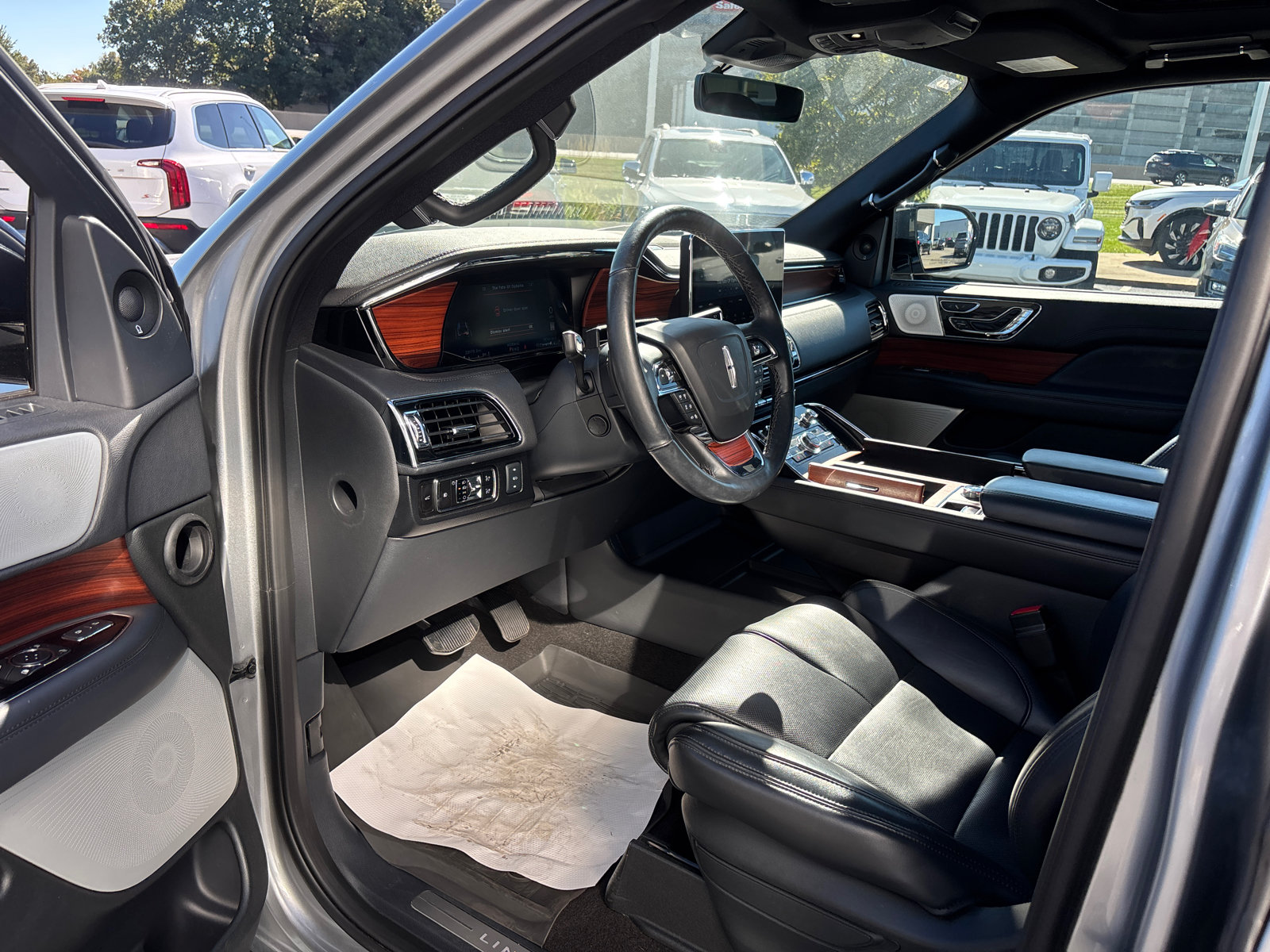 Certified 2024 Lincoln Navigator Reserve AWD/4WD image 24
