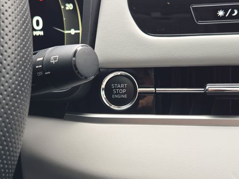 Used 2025 Mitsubishi Outlander SEL image 20