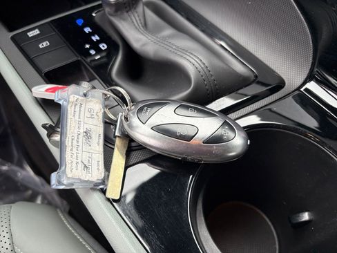 Used 2025 Hyundai Elantra Limited image 22