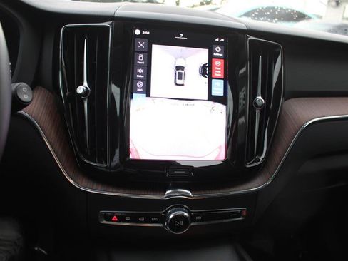 Used 2024 Volvo XC60 B5 Plus w/ Climate Package AWD/4WD image 17