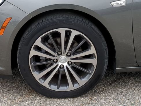 Used 2018 Buick Regal Essence w/ Driver Confidence Package #1 FWD image 14