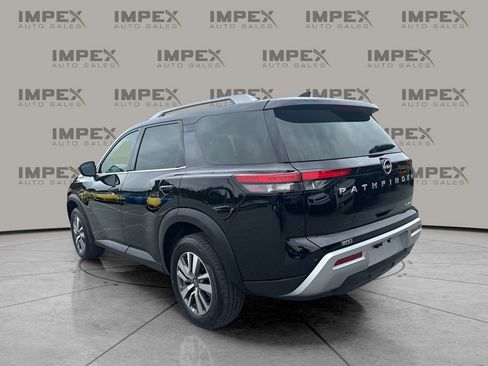 Used 2025 Nissan Pathfinder SL image 3