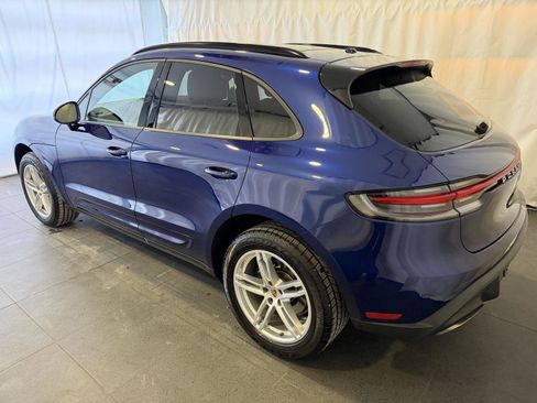 Certified 2024 Porsche Macan image 3