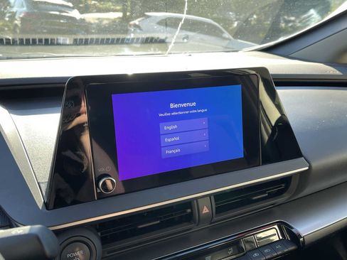 Used 2025 Toyota Prius LE FWD image 18