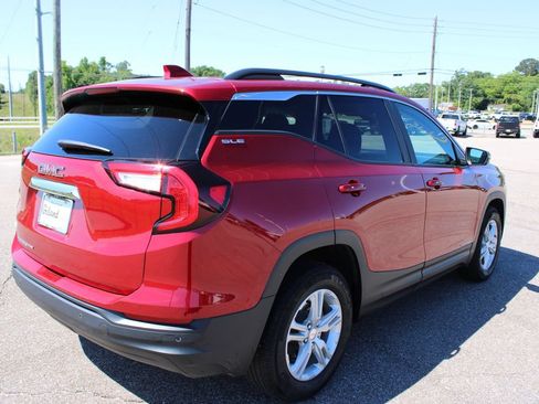Used 2023 GMC Terrain SLE w/ Driver Convenience Package FWD image 17
