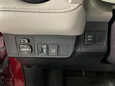 Used 2018 Toyota RAV4 Adventure image 27