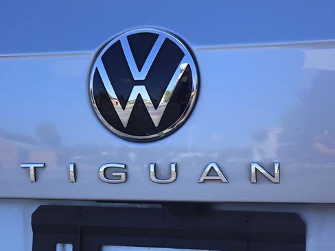 Certified 2023 Volkswagen Tiguan SE FWD image 9