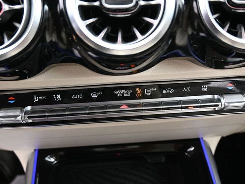 Used 2023 Mercedes-Benz EQB 300 4MATIC image 35