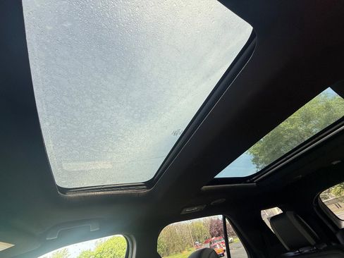 Used 2017 Ford Explorer XLT w/ Equipment Group 202A AWD/4WD image 17