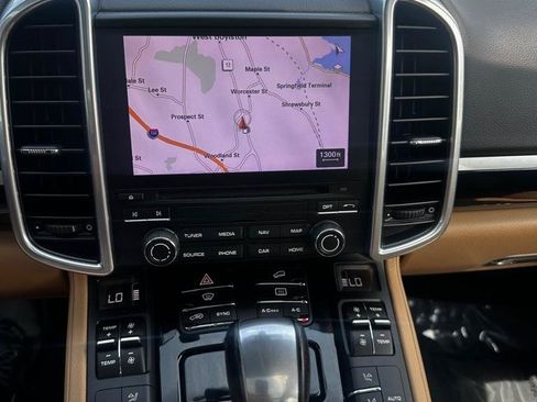 Used 2017 Porsche Cayenne AWD/4WD image 16