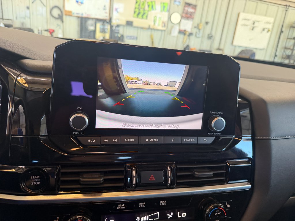 Used 2025 Nissan Pathfinder SV AWD/4WD image 19