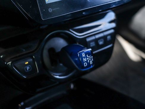 Certified 2018 Toyota Prius Prime Premium FWD image 22