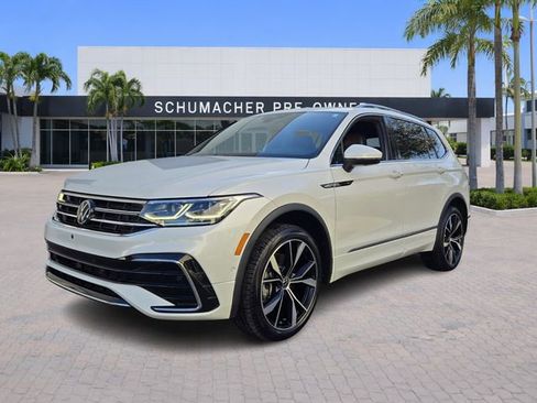 Used 2024 Volkswagen Tiguan SEL R-Line image 3