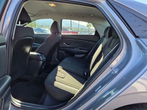 Used 2025 Hyundai Elantra SE image 21