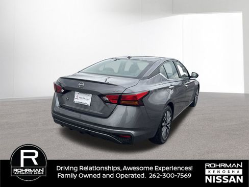 Used 2024 Nissan Altima 2.5 SV image 4