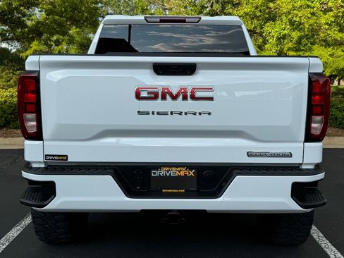 Used 2022 GMC Sierra 1500 Elevation w/ LPO, Elevation Black Package AWD/4WD image 8