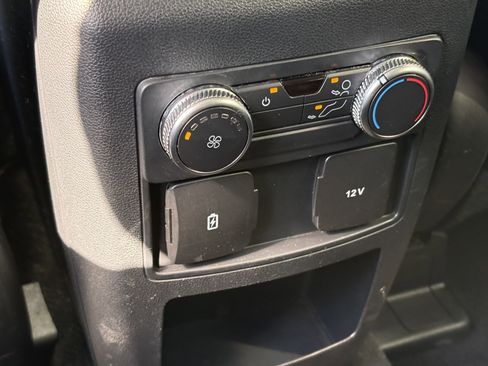 Used 2020 Ford Explorer XLT image 15