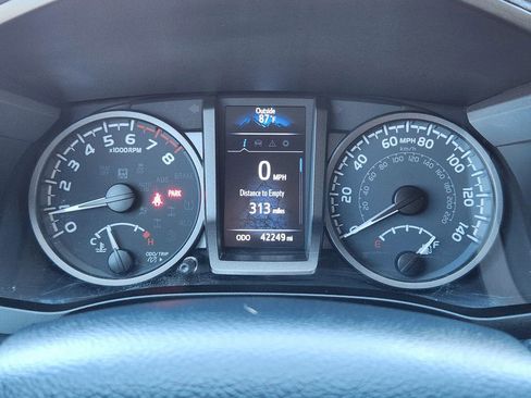 Used 2020 Toyota Tacoma TRD Off-Road w/ Technology Package image 12