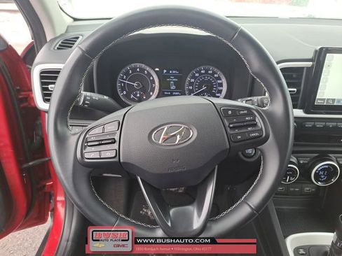 Used 2022 Hyundai Venue Limited image 17