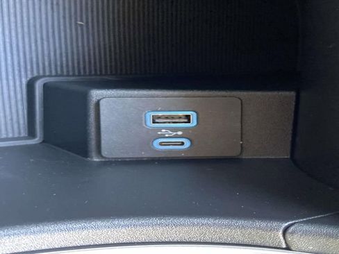 Used 2024 Ford Edge SE image 26