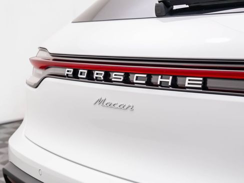 Certified 2026 Porsche Macan AWD/4WD image 36