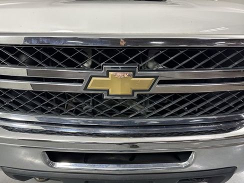Used 2011 Chevrolet Silverado 2500 LT w/ Interior Plus Package RWD image 26
