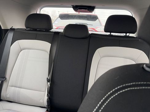 Used 2024 Hyundai Venue SEL image 22