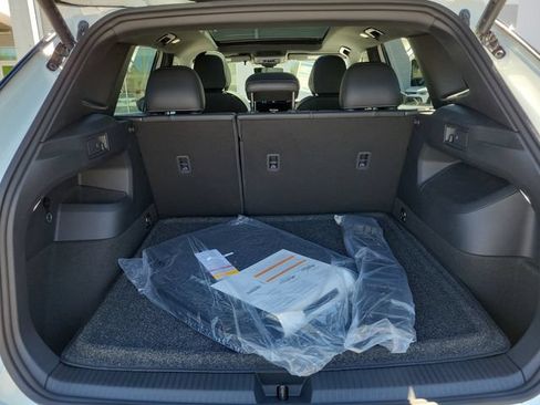 New 2026 Volkswagen Tiguan SE R-Line FWD image 8