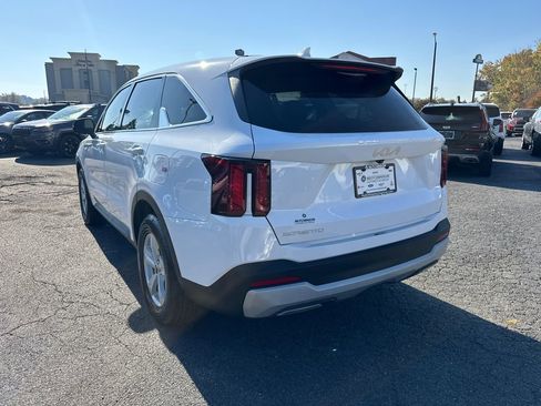Certified 2024 Kia Sorento LX image 5