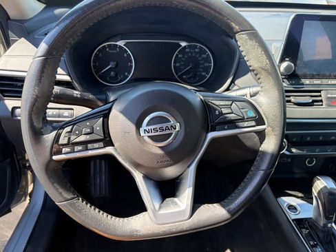 Certified 2022 Nissan Altima 2.5 SV w/ SV Premium Package image 15