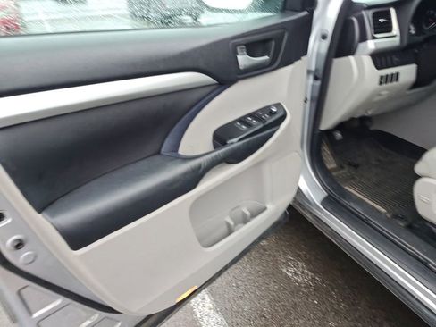 Used 2015 Toyota Highlander XLE AWD/4WD image 7