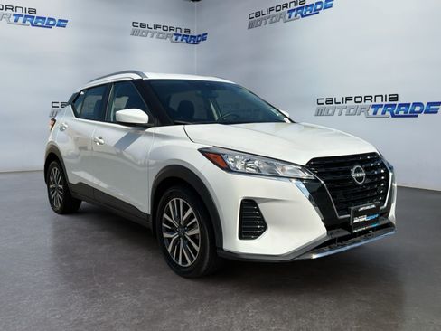 Used 2024 Nissan Kicks SV FWD image 3