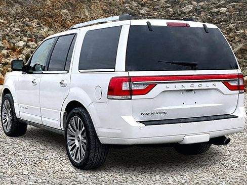 Used 2017 Lincoln Navigator Reserve image 10