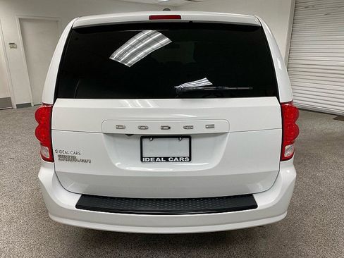 Used 2016 Dodge Grand Caravan SXT w/ UConnect Hands-Free Group image 6