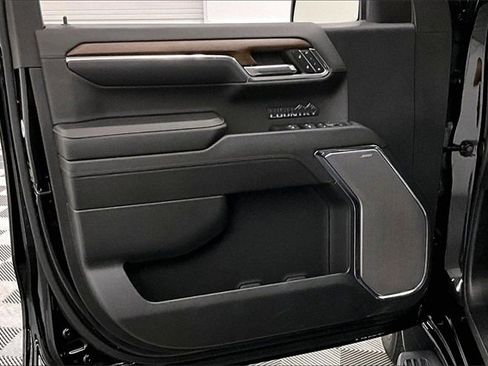 Used 2024 Chevrolet Silverado 1500 High Country w/ High Country Premium Package image 18