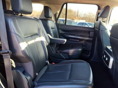 Used 2024 Ford Expedition XLT image 5
