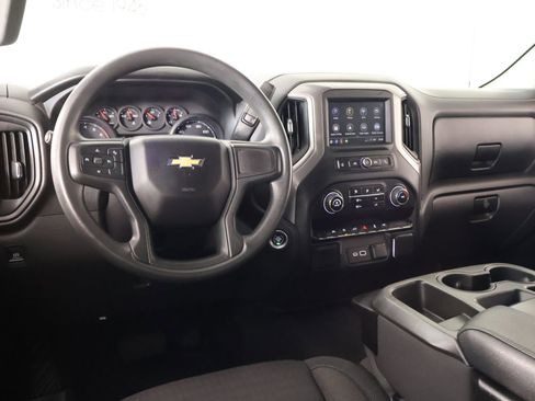 Used 2022 Chevrolet Silverado 1500 Custom RWD image 2