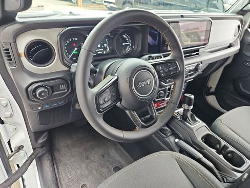 Used 2024 Jeep Wrangler Unlimited AWD/4WD image 13