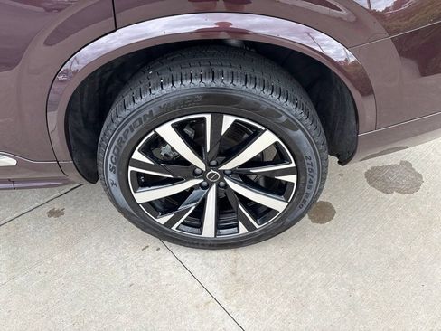 Certified 2025 Volvo XC90 B5 Core w/ Climate Package AWD/4WD image 14
